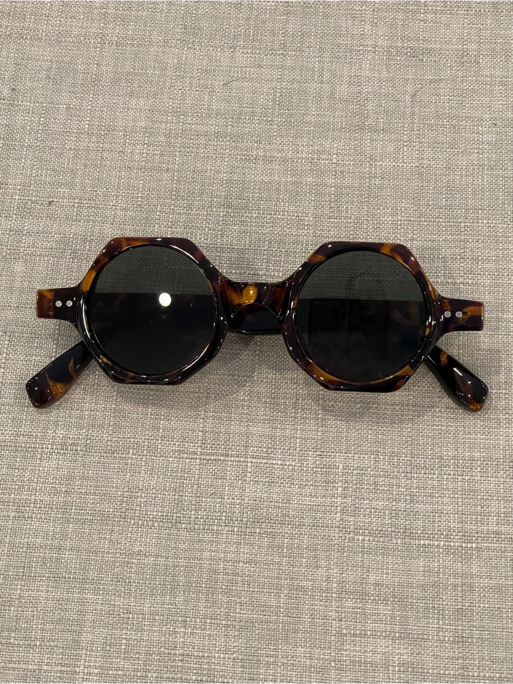 Retro look tortoiseshell geometric frame sunglasses funky indie steampunk quirky